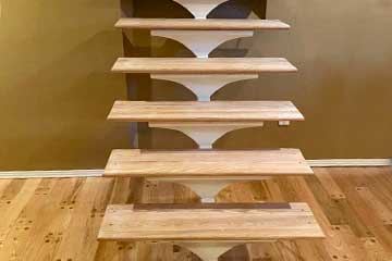 Sablage d'escaliers en bois francs naturels